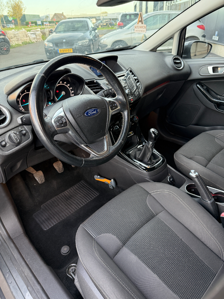Ford Fiesta 1.0 - Titanium — photo 5