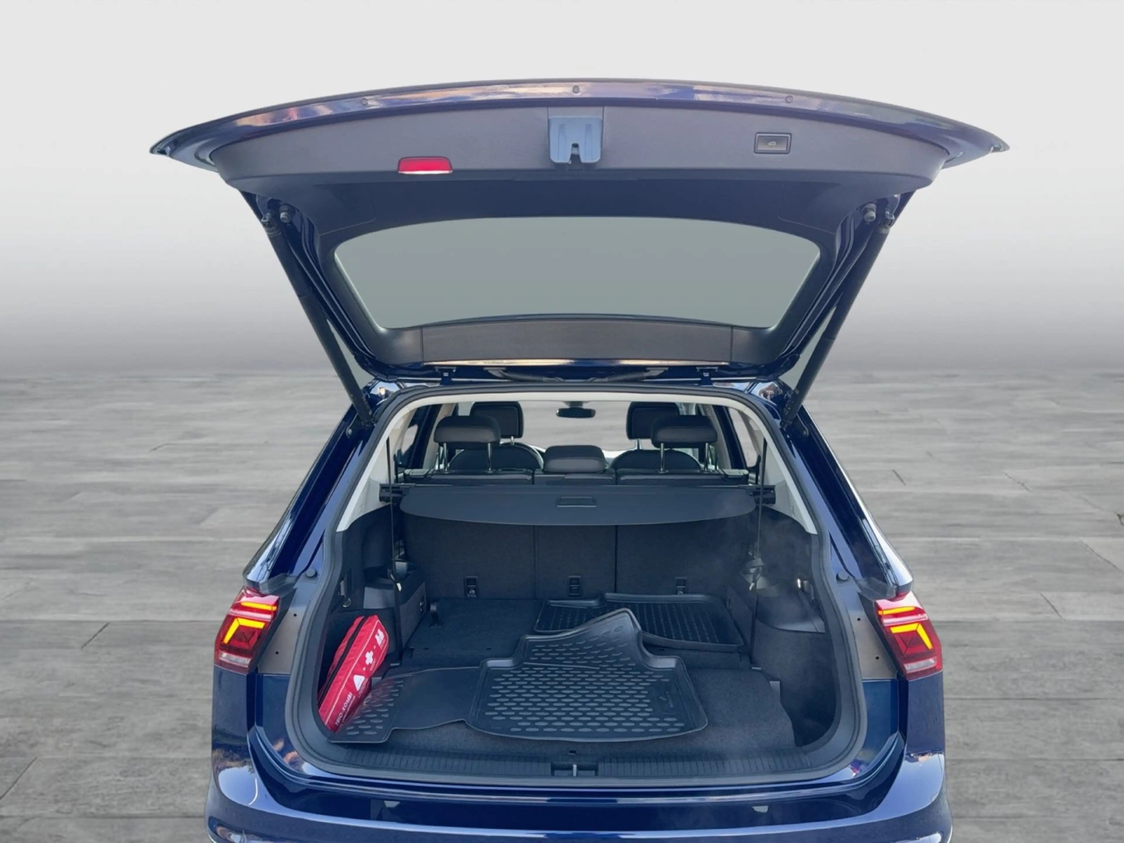 Volkswagen Tiguan Allspace Elegance 2.0TSI 4M AHK PANO H&K — photo 14