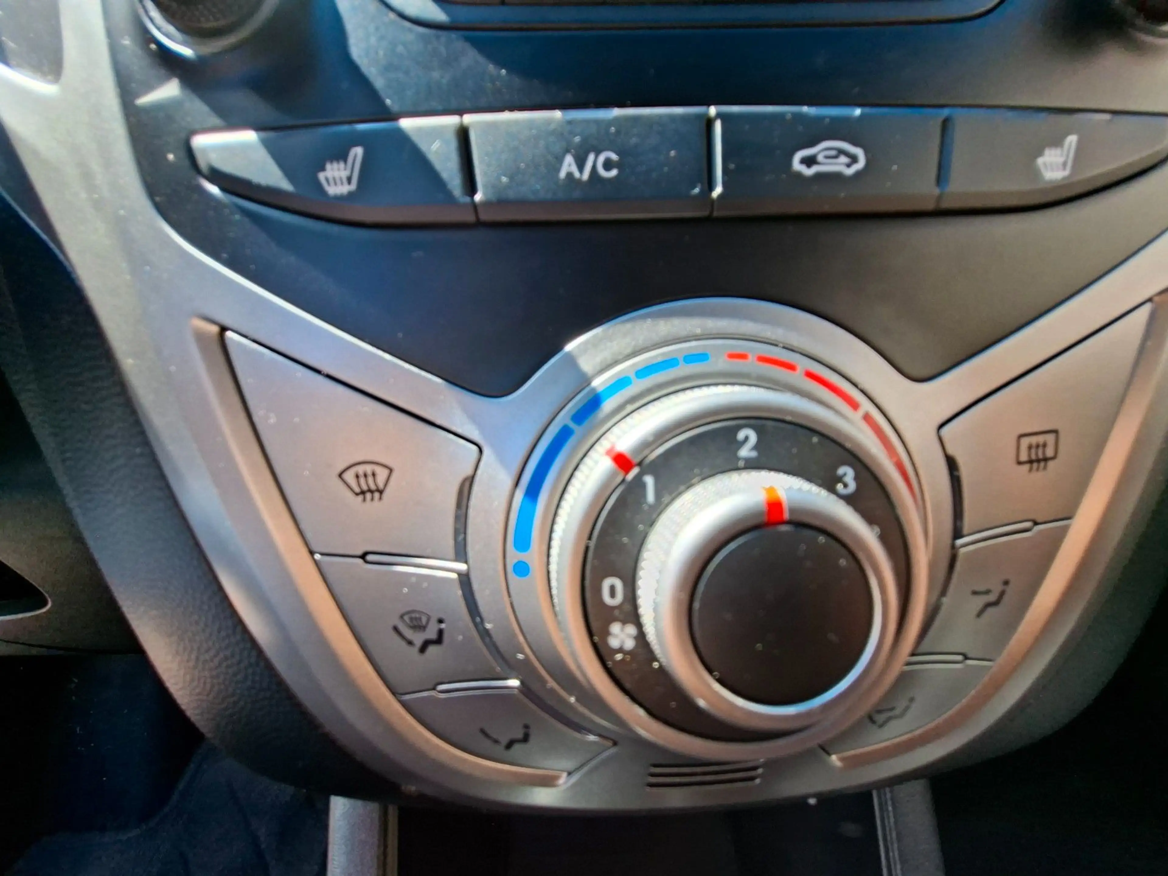 Hyundai iX20 blue YES! Klima Sitzheizung 1,6l 92kW — photo 11