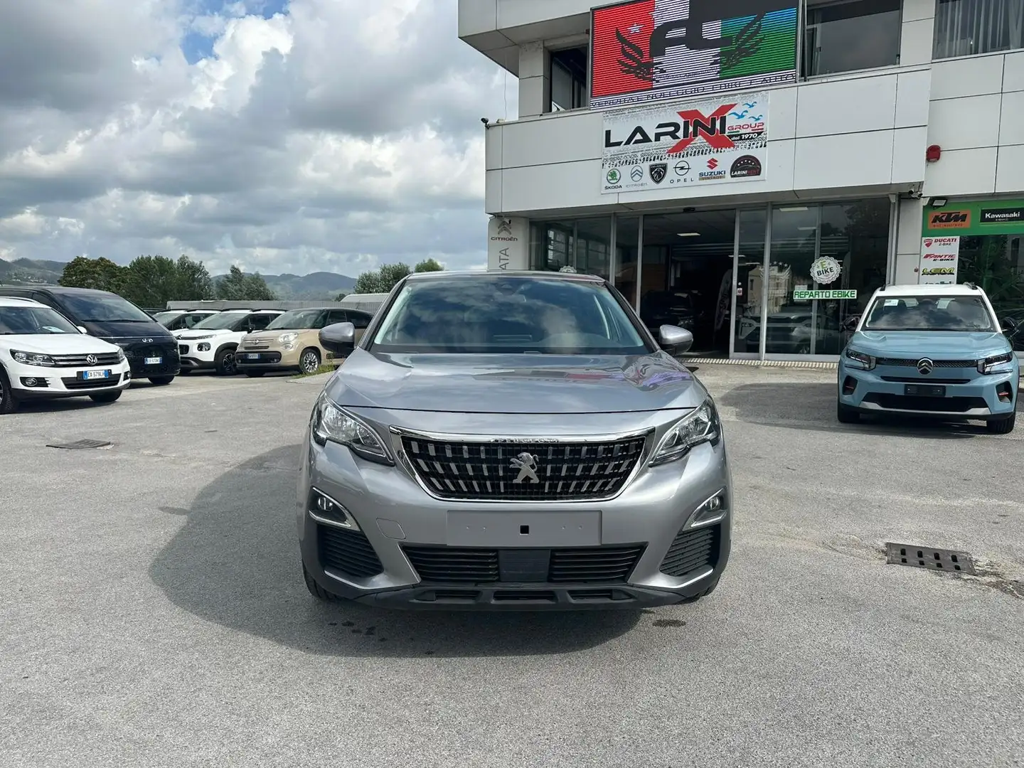 Peugeot 3008 3008 II 2016 1.5 bluehdi Allure s Silber - 2