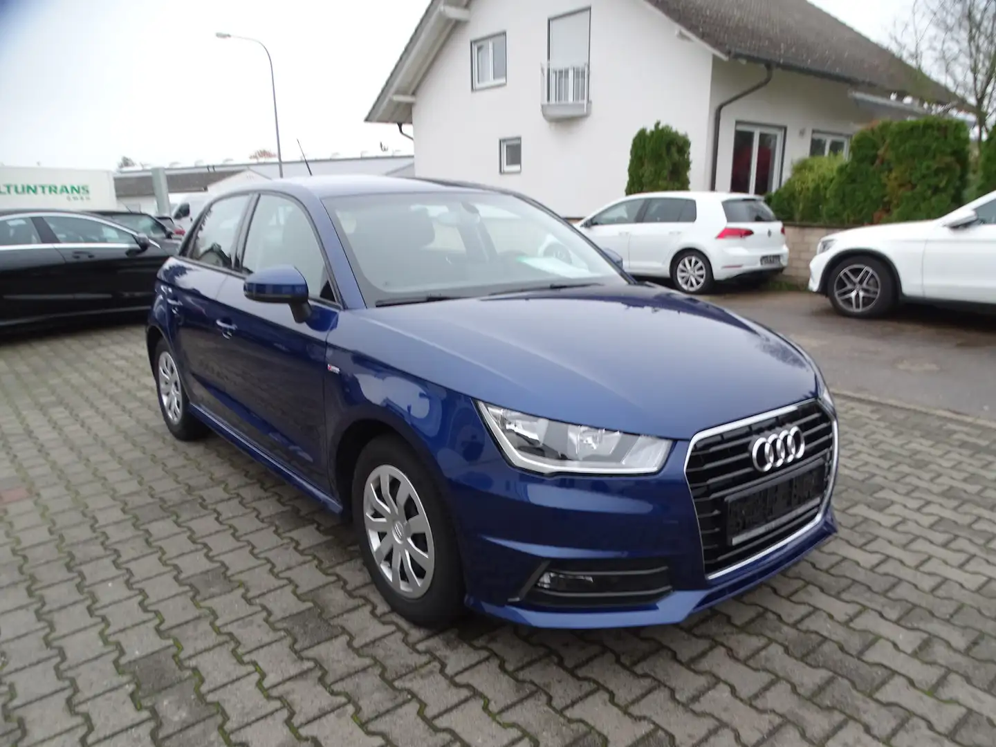 Audi A1 1,0 Sportback Ultra Admired, Sitzheizung, Media Pa Blau - 1