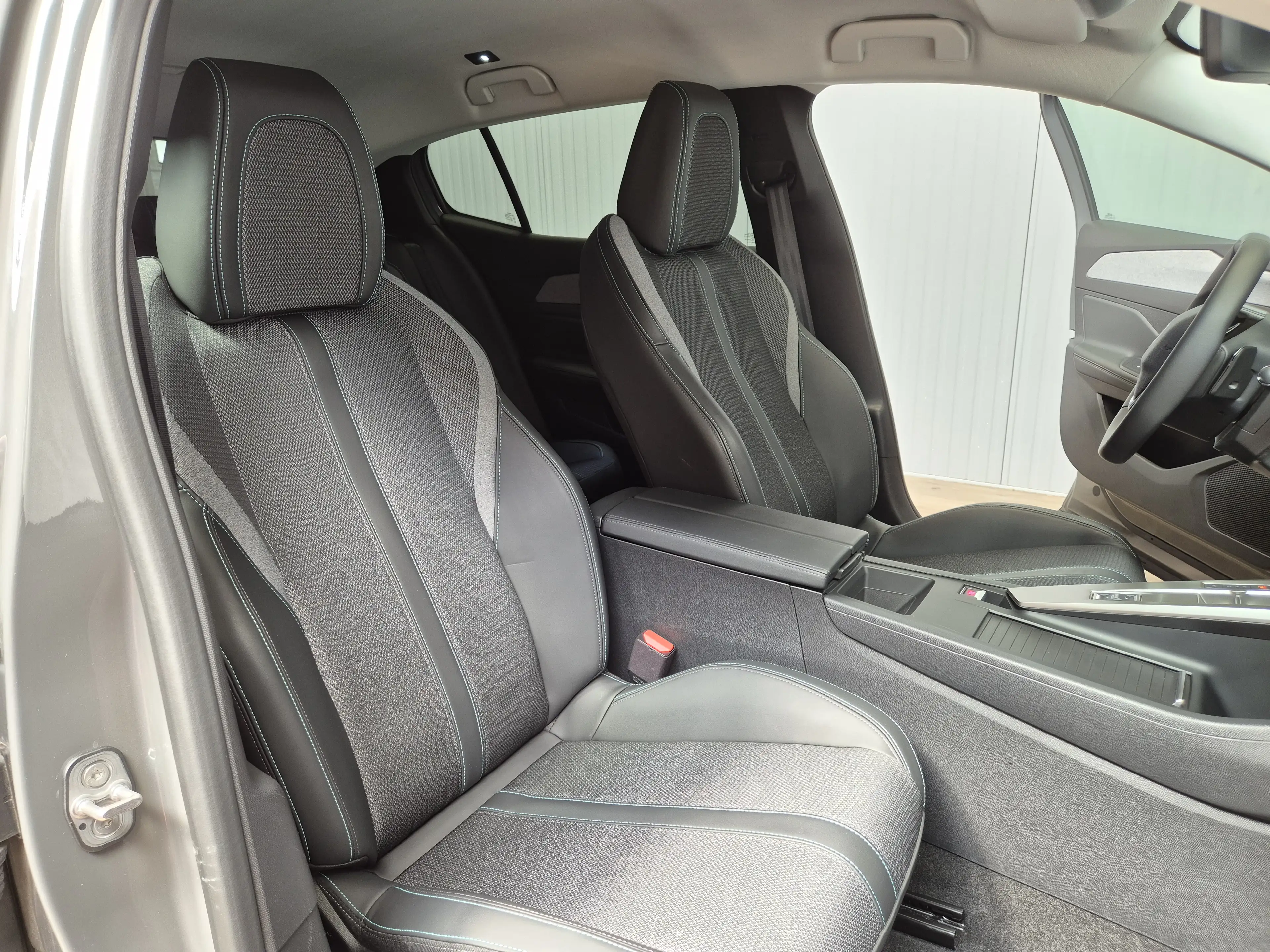 Peugeot 408 1.2Hybride 136pk Allure automaat — photo 11
