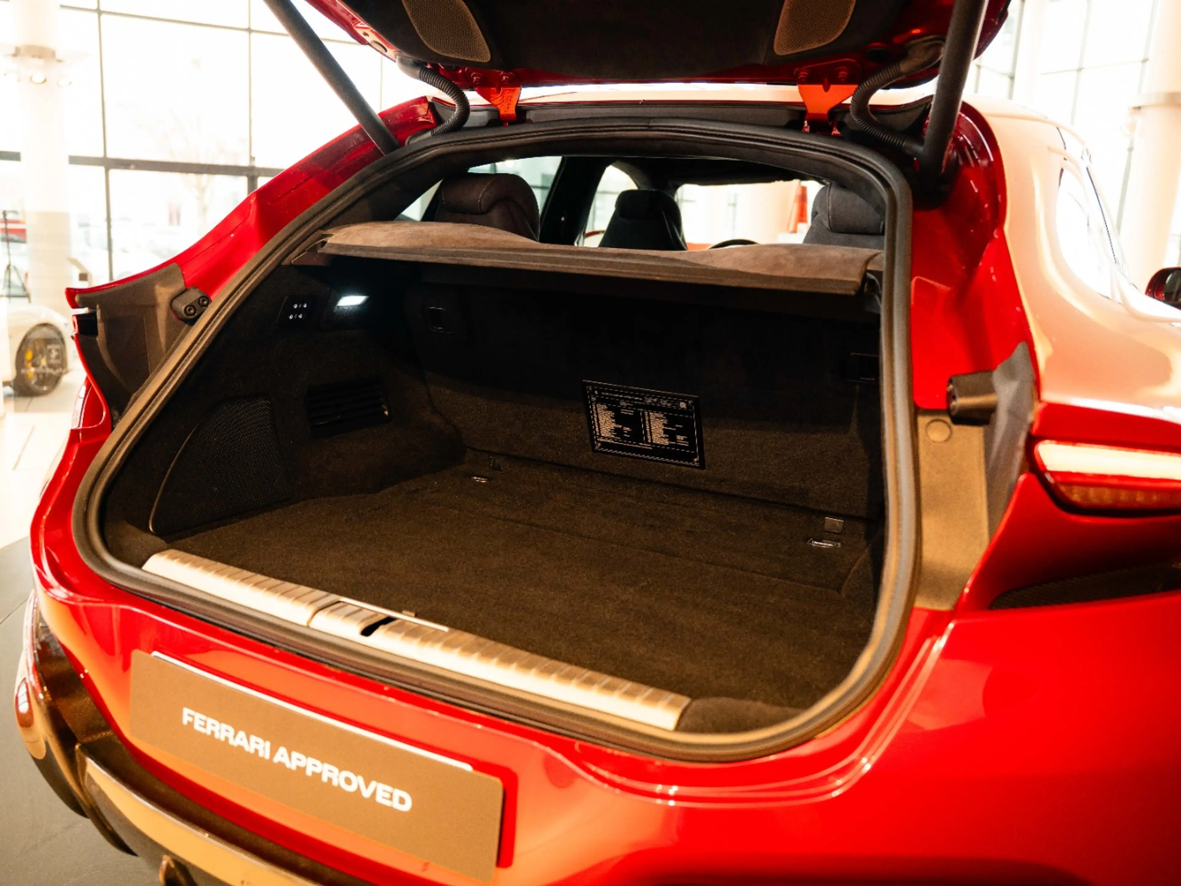 Ferrari Purosangue ATELIER*Panoramadach*Carb*Rundumsicht* — photo 15