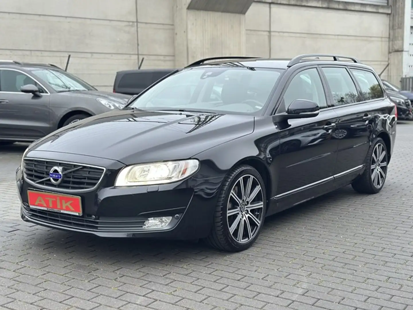 Volvo V70 BLACK EDITION AUT NAVI LEDER TEMPOMAT Noir - 1