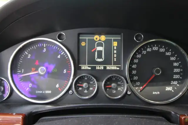 Volkswagen Touareg view 15