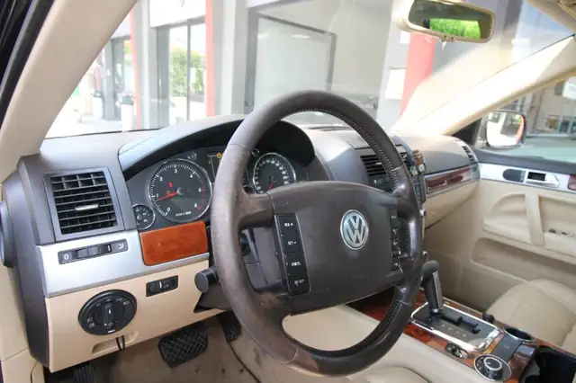 Volkswagen Touareg view 12