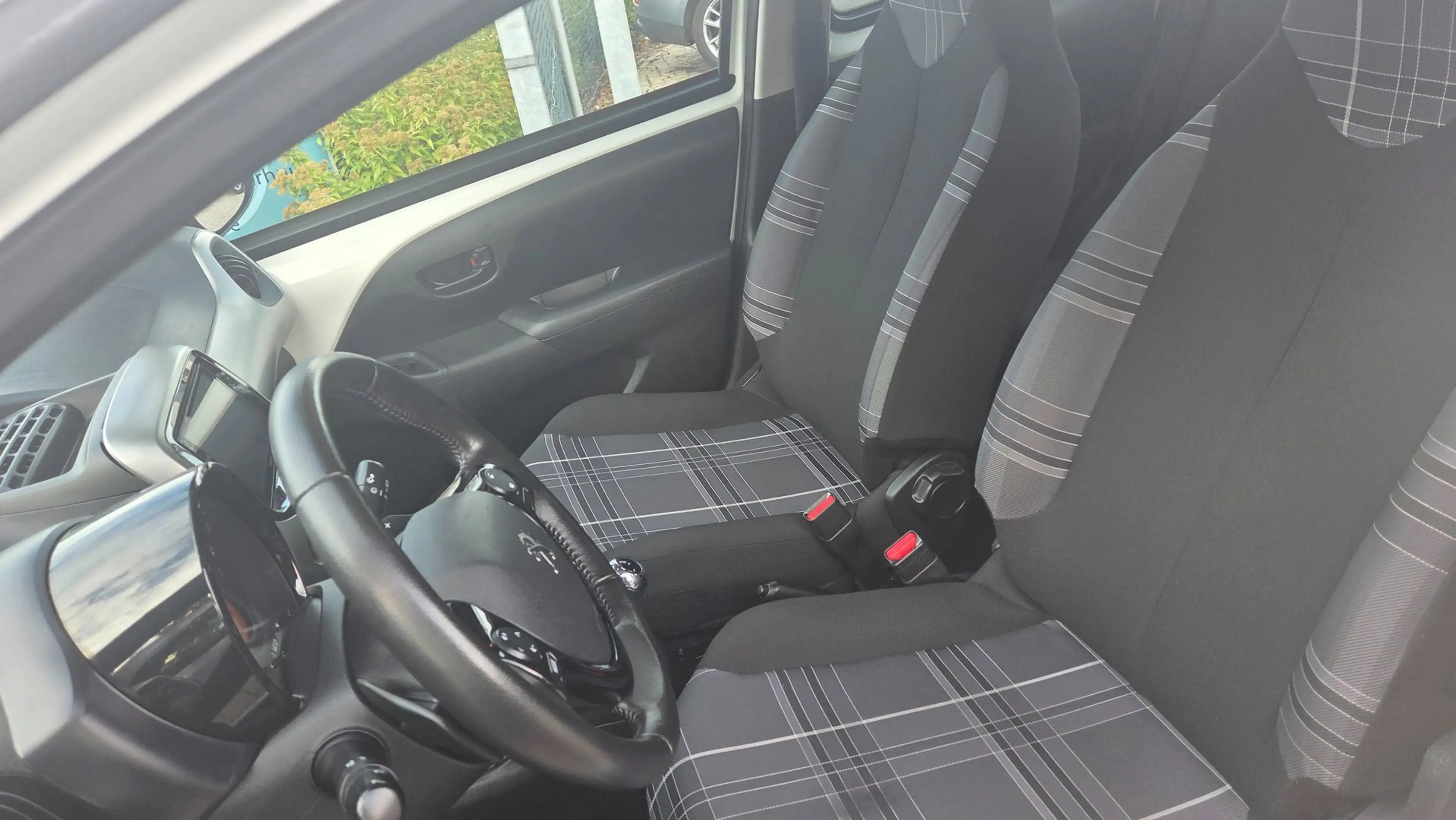 Peugeot 108 1.0 e-VTi Active Automaat l Achteruitrijcamera l C — photo 4