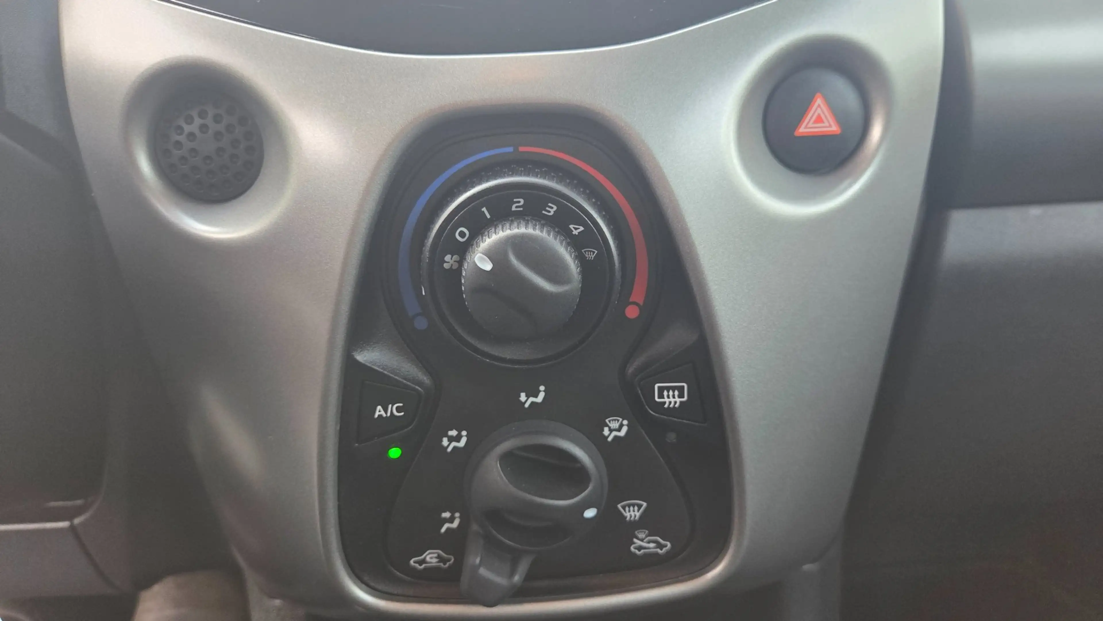Peugeot 108 1.0 e-VTi Active Automaat l Achteruitrijcamera l C — photo 8