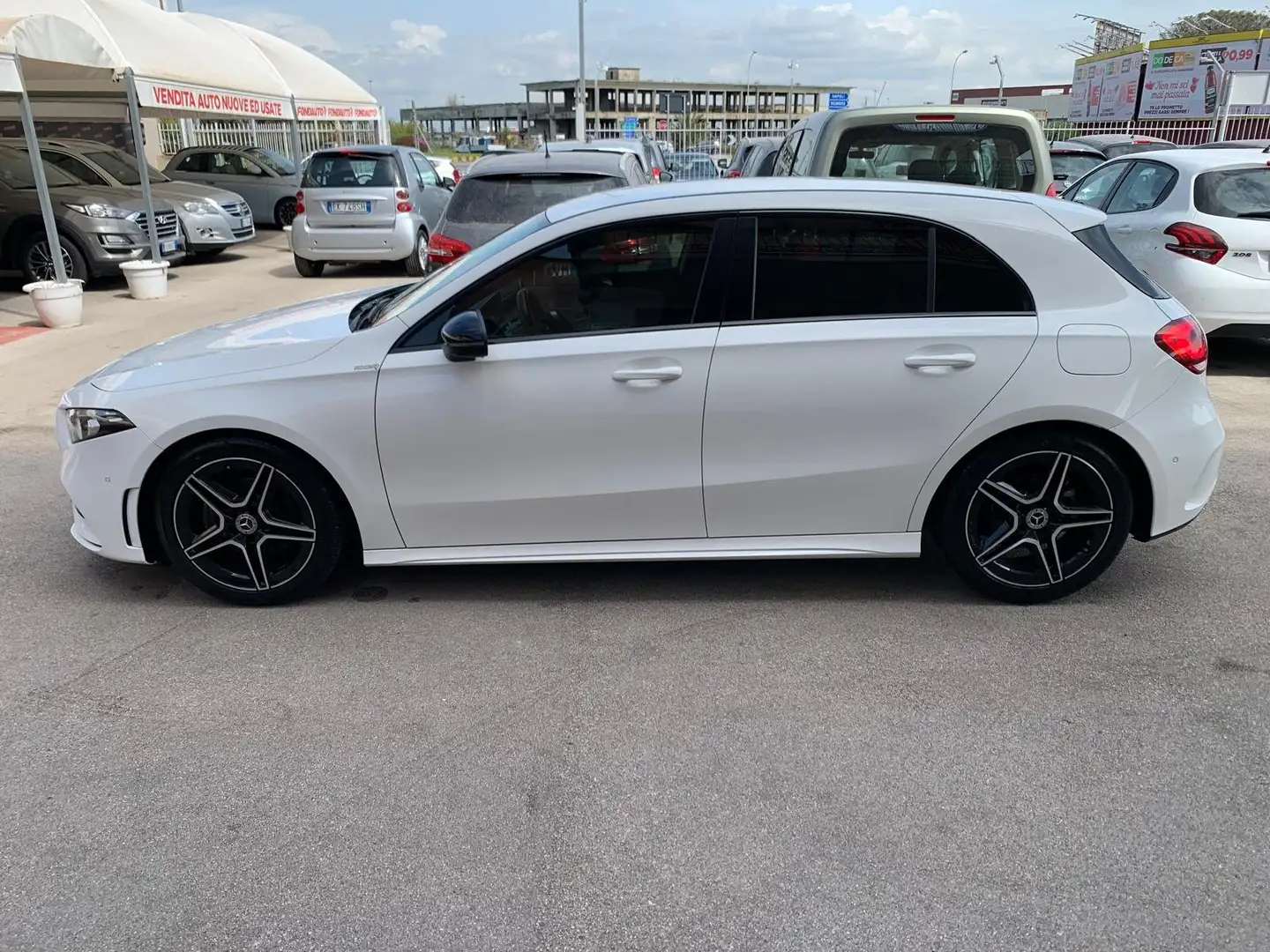 Mercedes-Benz A 180 d Premium auto Weiß - 2
