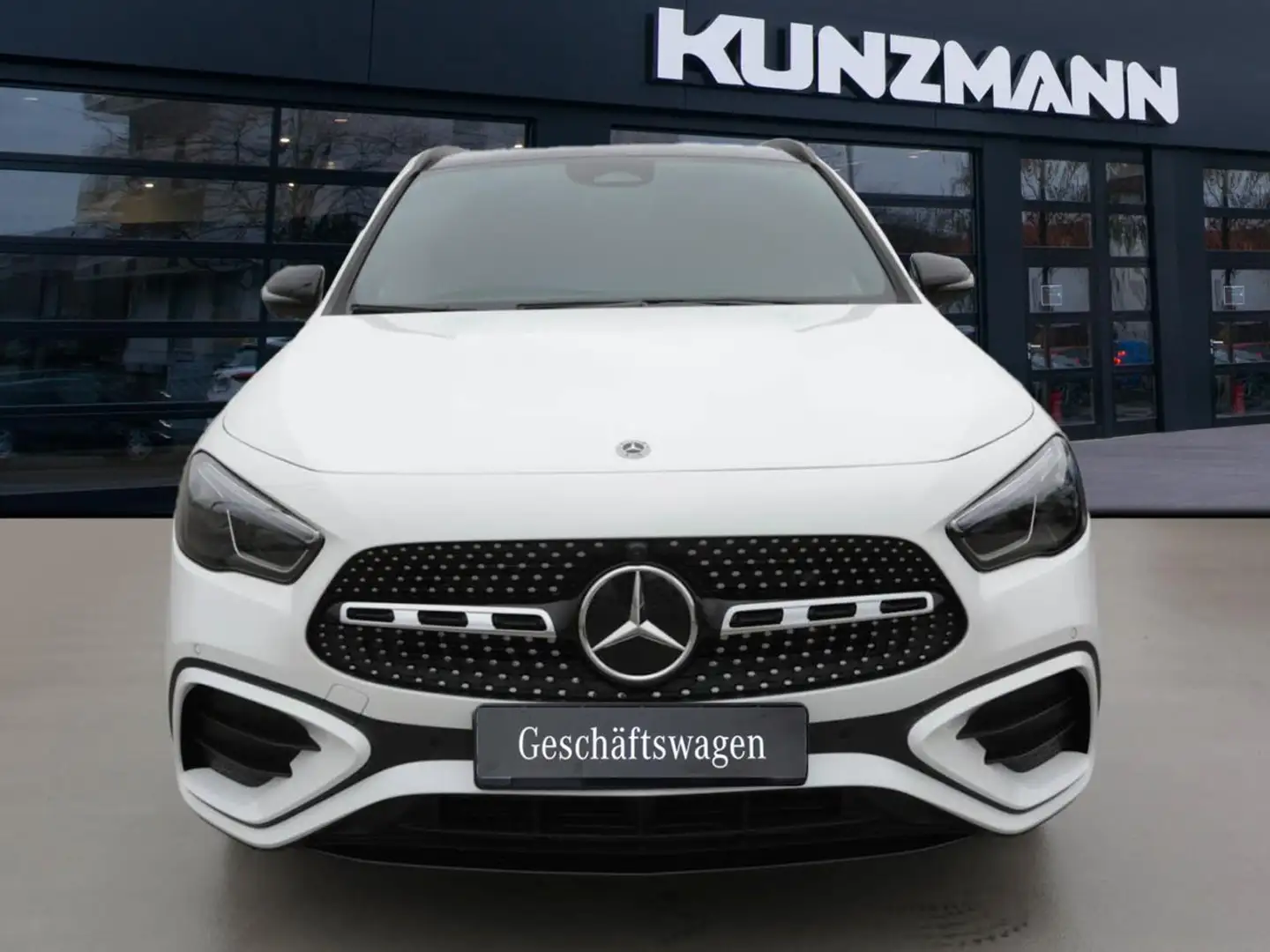 Mercedes-Benz GLA 220 d 4MATIC AMG Night Panorama HeadUp 360° Weiß - 2