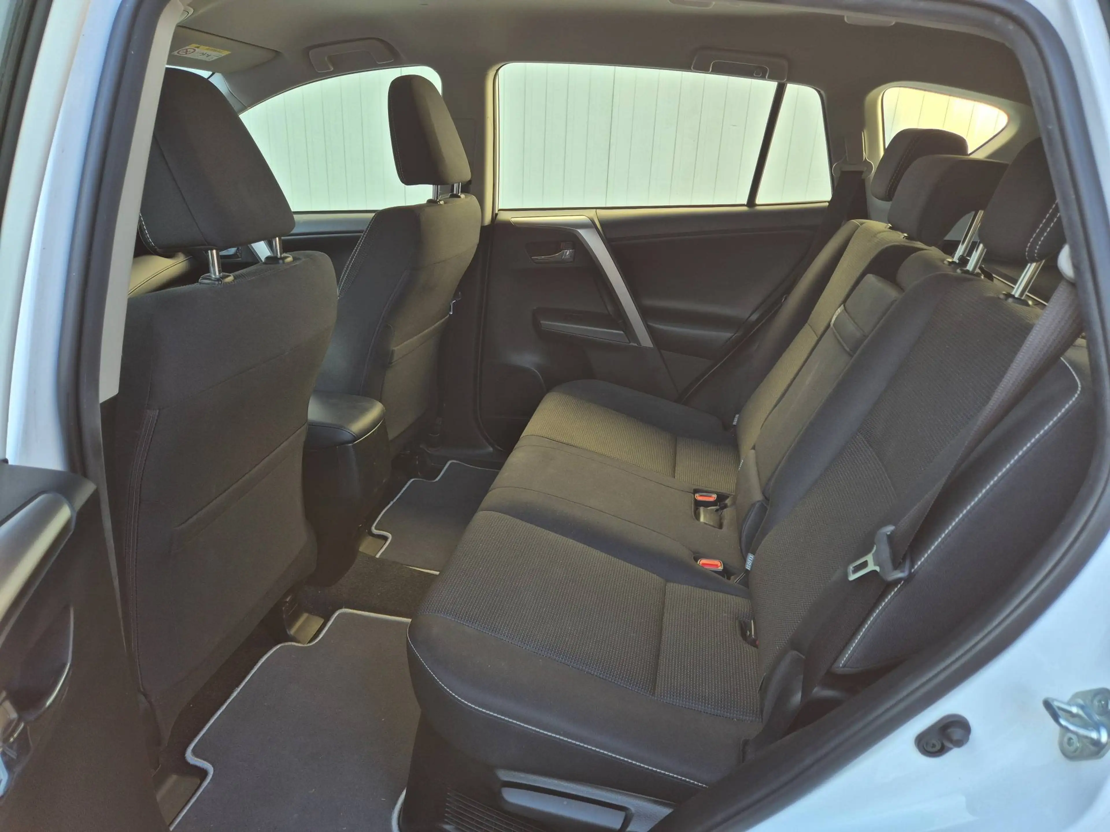Toyota RAV 4 2,5 Hybrid 4x4 Comfort mit Winterrädern & AHZV — photo 13