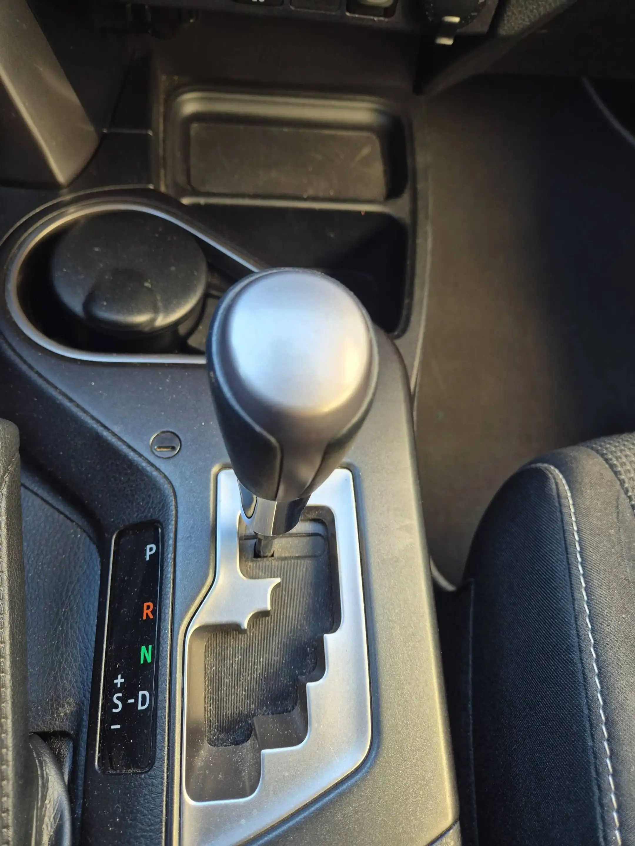 Toyota RAV 4 2,5 Hybrid 4x4 Comfort mit Winterrädern & AHZV — photo 11