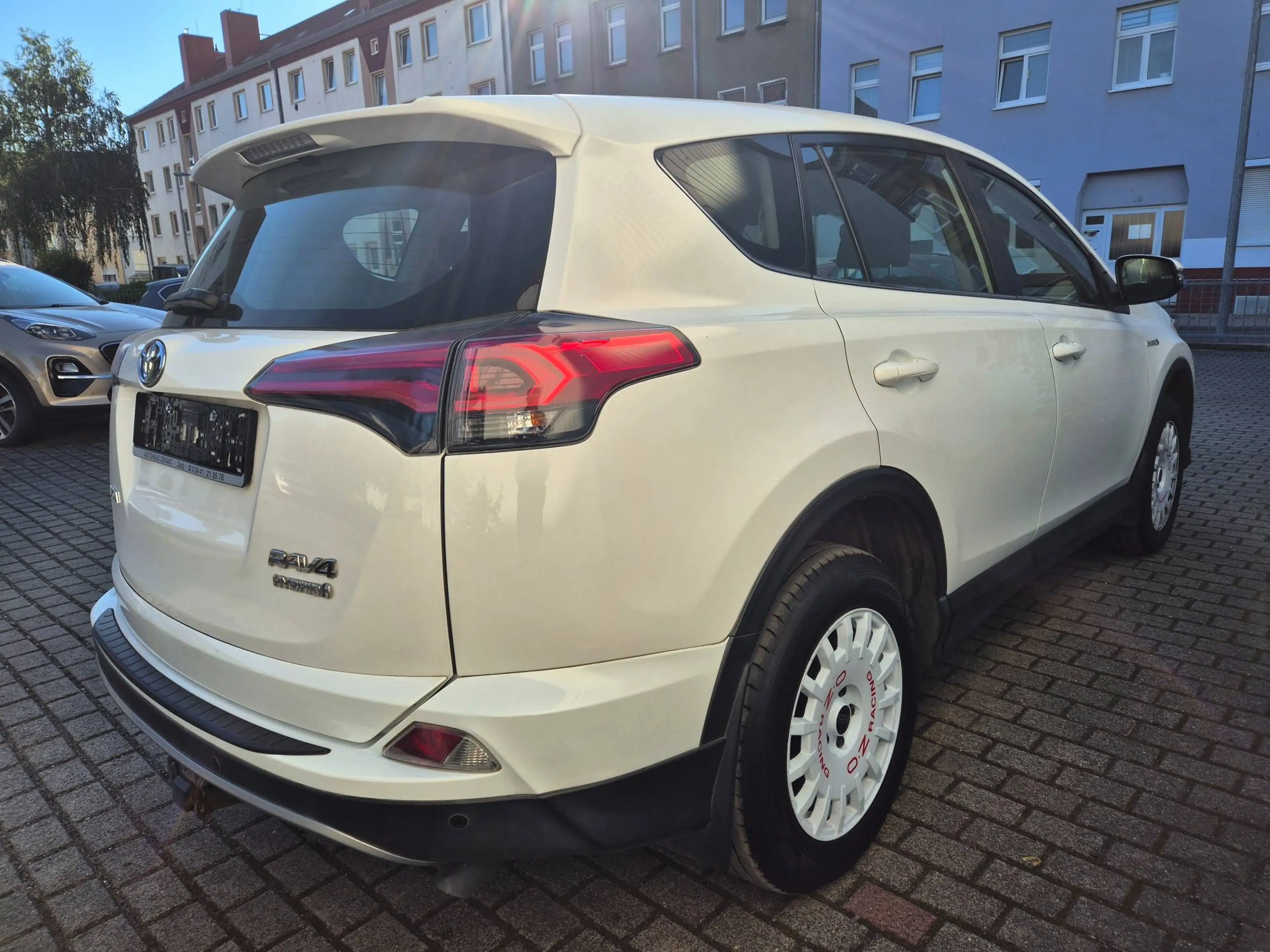 Toyota RAV 4 2,5 Hybrid 4x4 Comfort mit Winterrädern & AHZV — photo 4