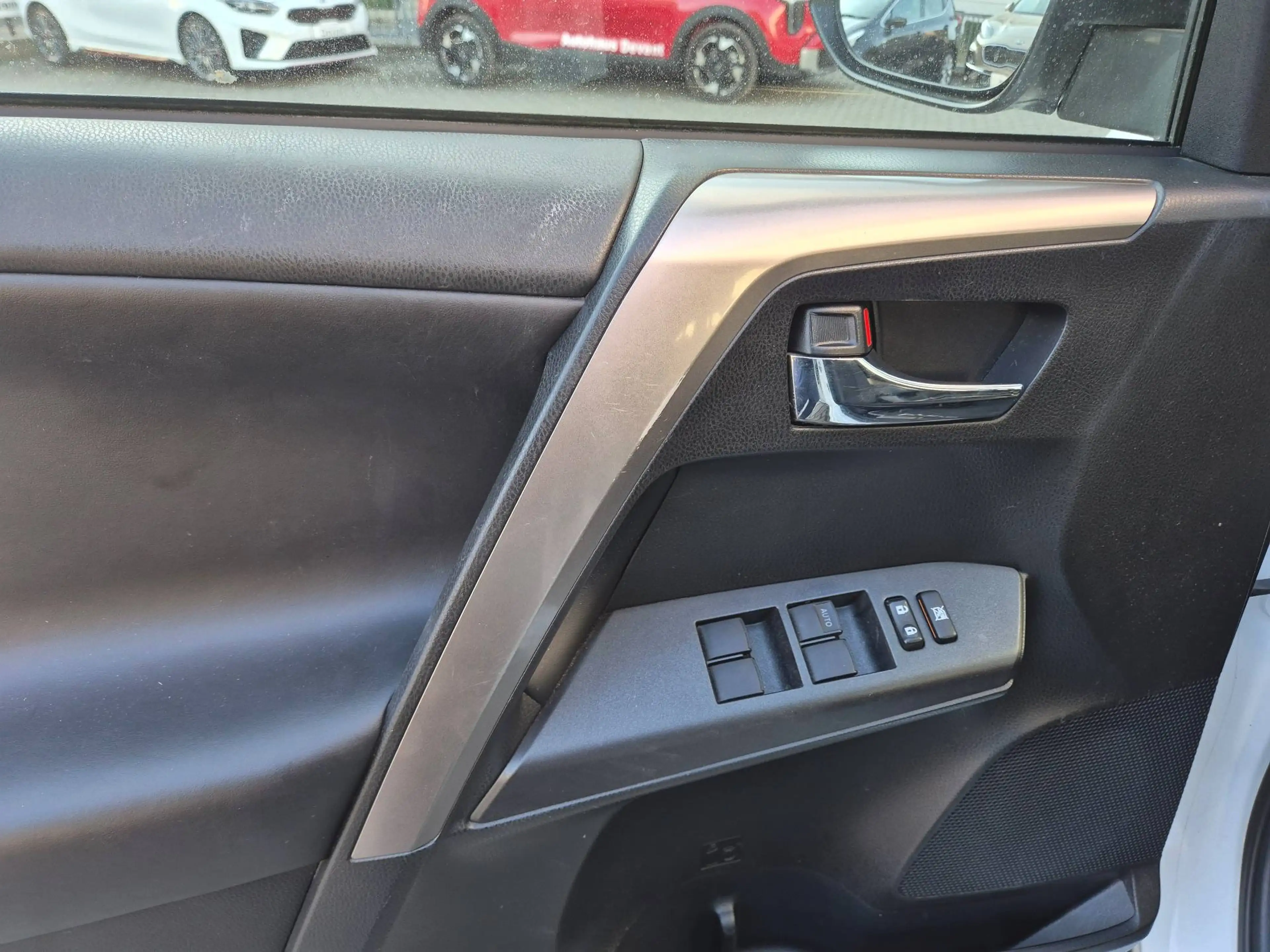 Toyota RAV 4 2,5 Hybrid 4x4 Comfort mit Winterrädern & AHZV — photo 7