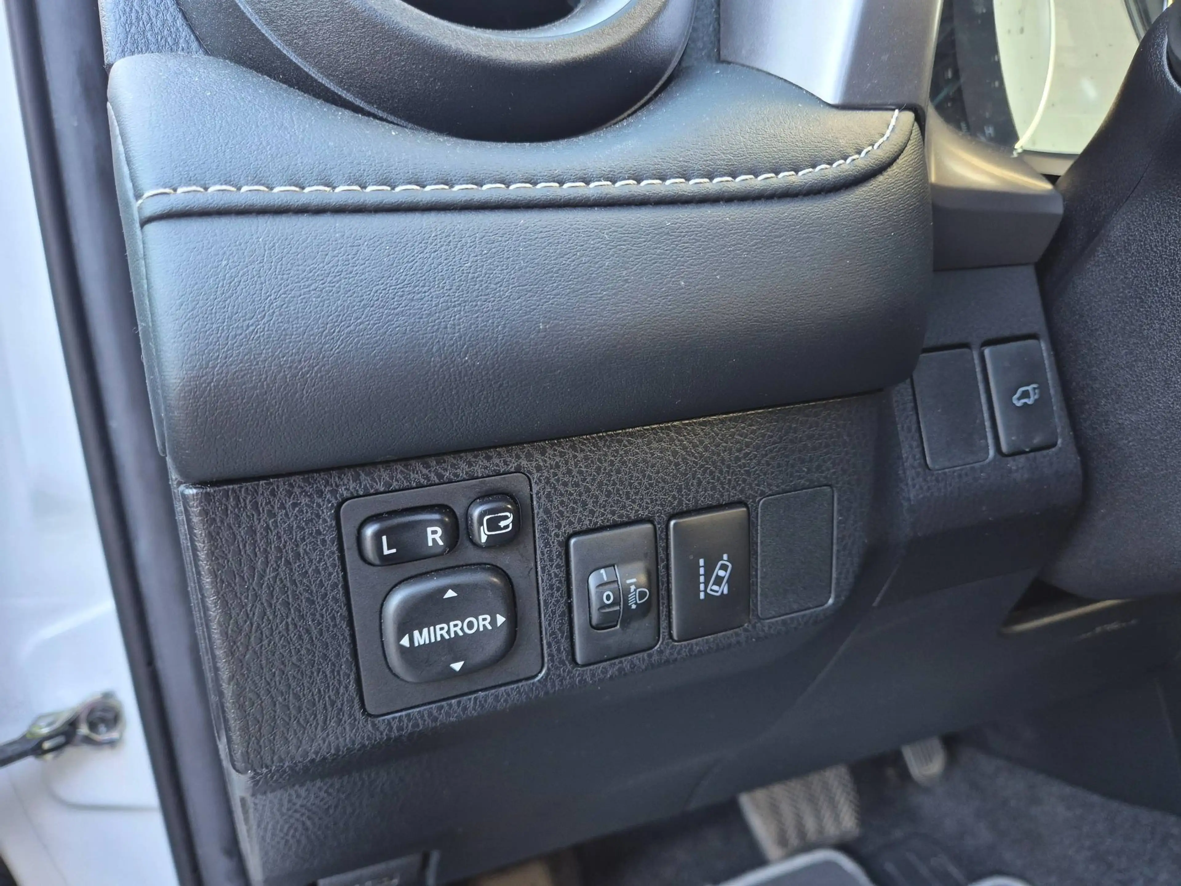 Toyota RAV 4 2,5 Hybrid 4x4 Comfort mit Winterrädern & AHZV — photo 8