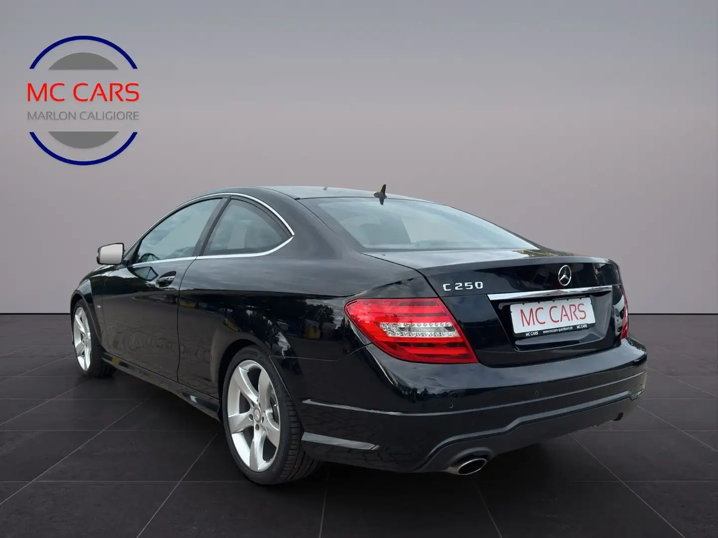 Mercedes-Benz C 250 Coupe  CGI BlueEfficiency Edition 1 AMG Zwart - 2