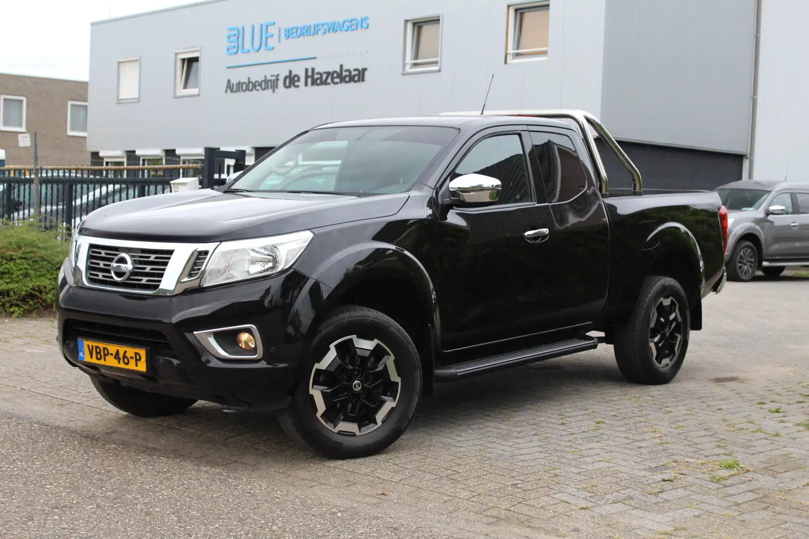 Nissan King Cab Navara 2.3 dCi 165PK Euro6 4WD N-Connecta ✓ 3500KG Schwarz - 1