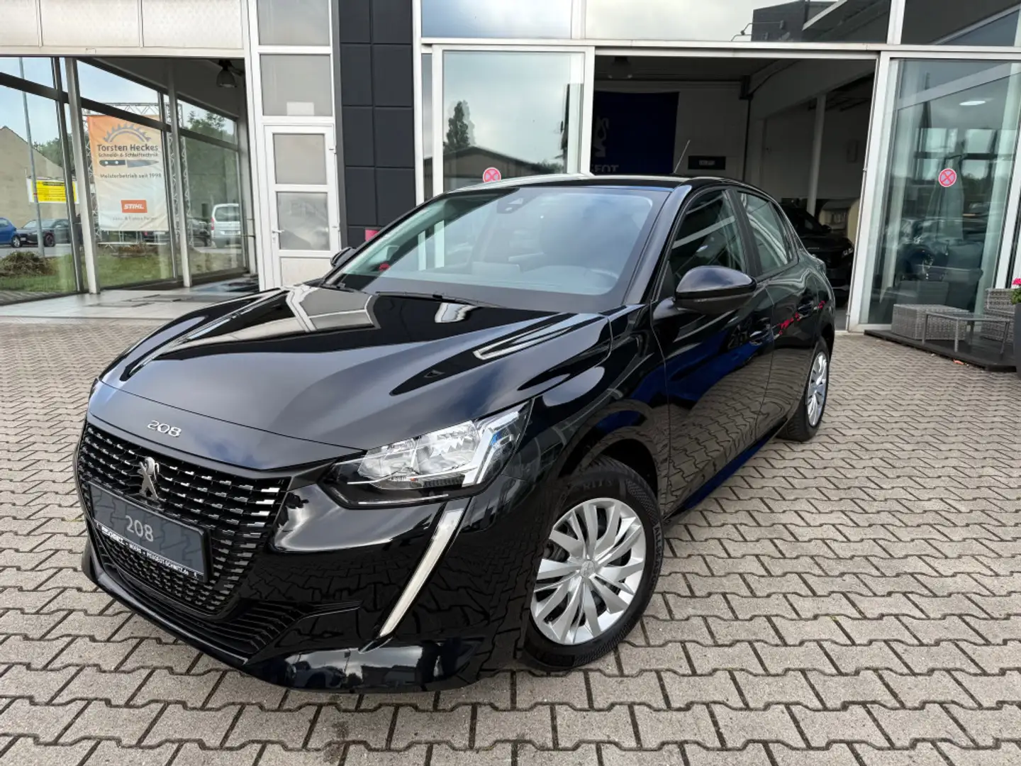 Peugeot 208 Active 1.2 PT 75MirrorLink und AppinCar, Sitzheizu Чорний - 1