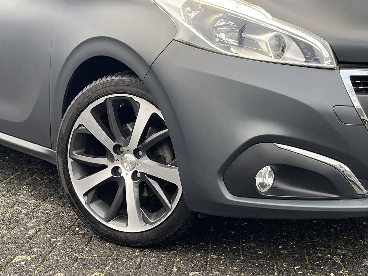 Peugeot 208 1.2 PureTech Première 110pk | Matte lak | Afneemba Grijs - 2