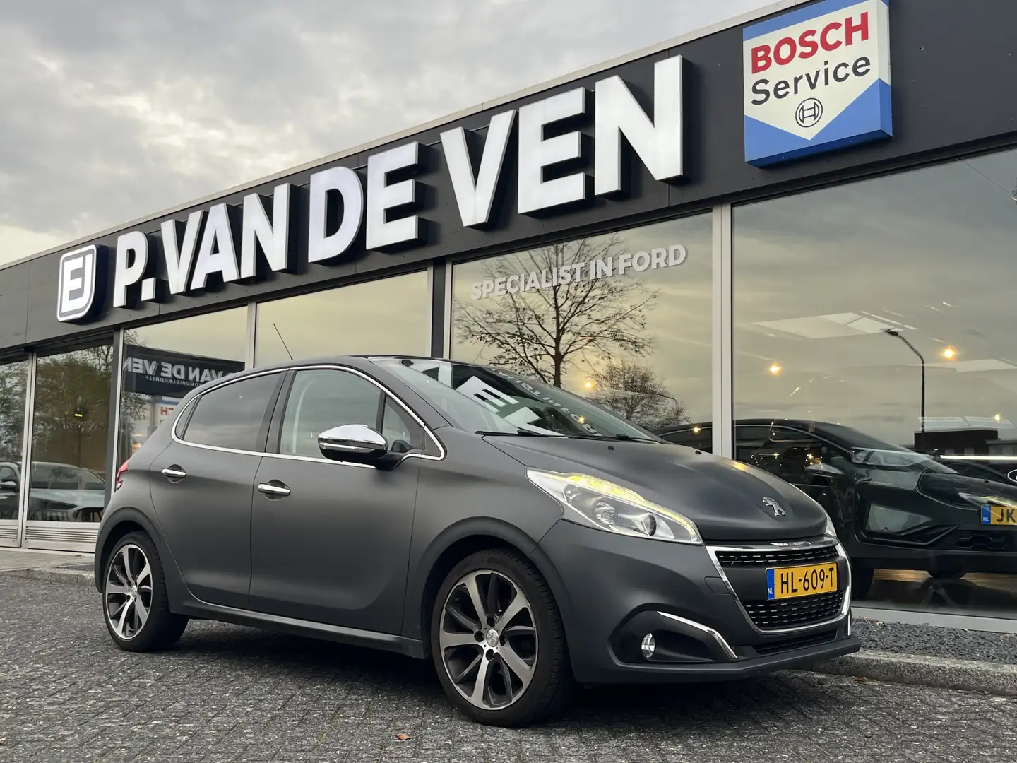 Peugeot 208 1.2 PureTech Première | Matte lak | Afneembare tre Grijs - 1