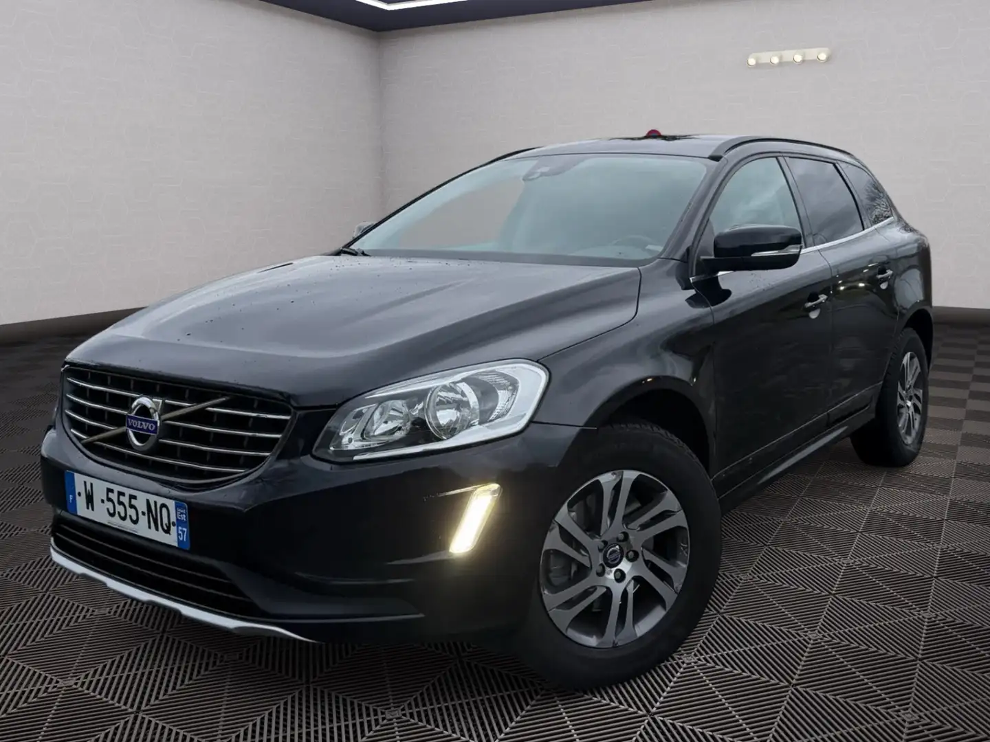 Volvo XC60 MOMENTUM Noir - 1