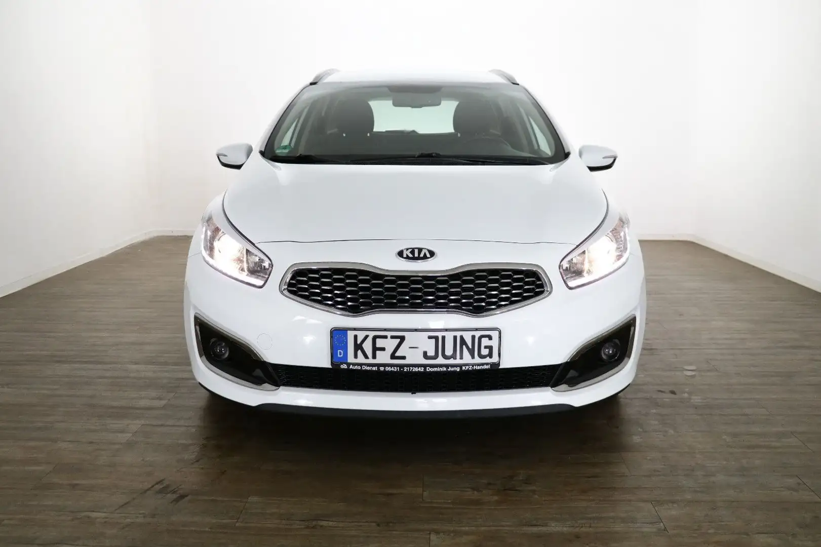 Kia Ceed SW / cee'd SW Ceed Sportswagon 1.6 GDI*Xenon*Ambiente*Kamera* Weiß - 2