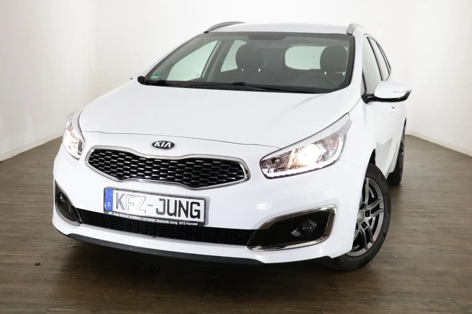 Kia Ceed SW / cee'd SW Ceed Sportswagon 1.6 GDI*Xenon*Ambiente*Kamera* Weiß - 1