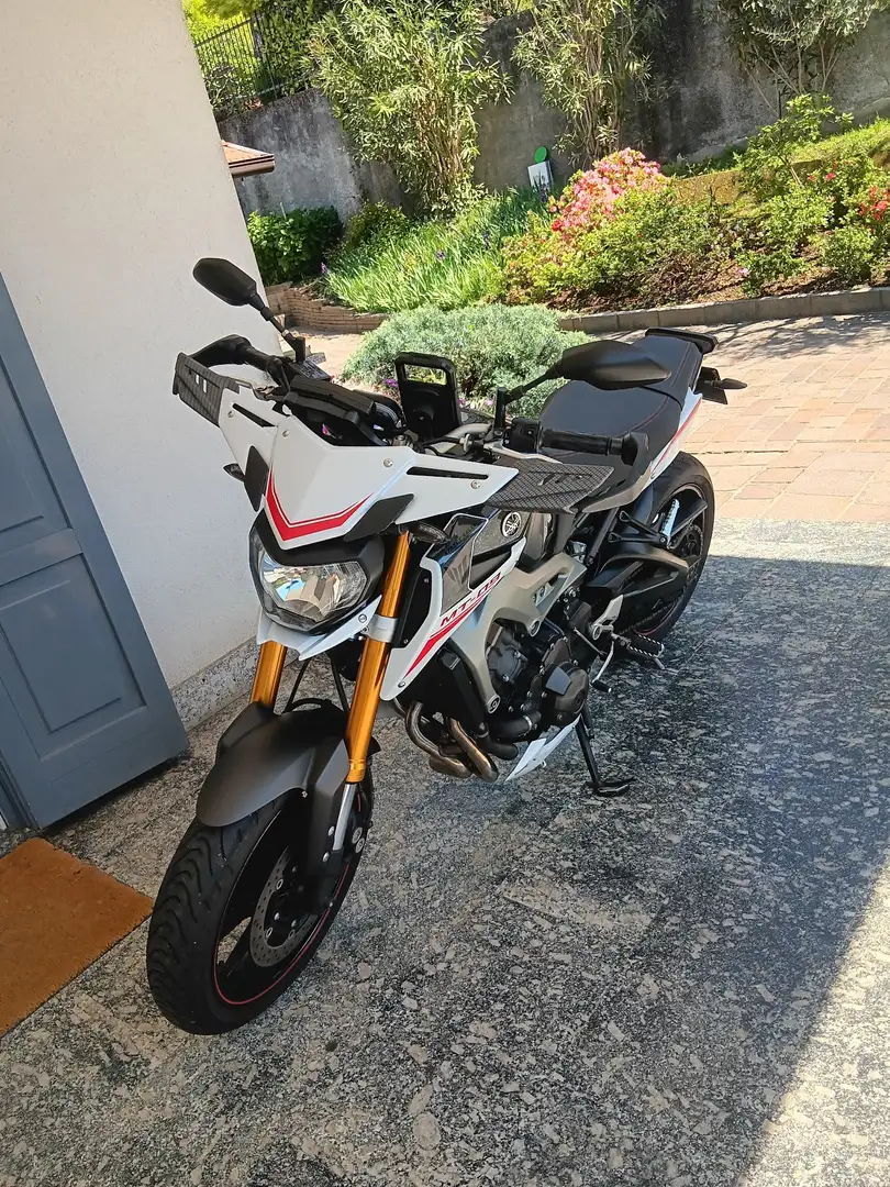 Yamaha MT-09 White - 1