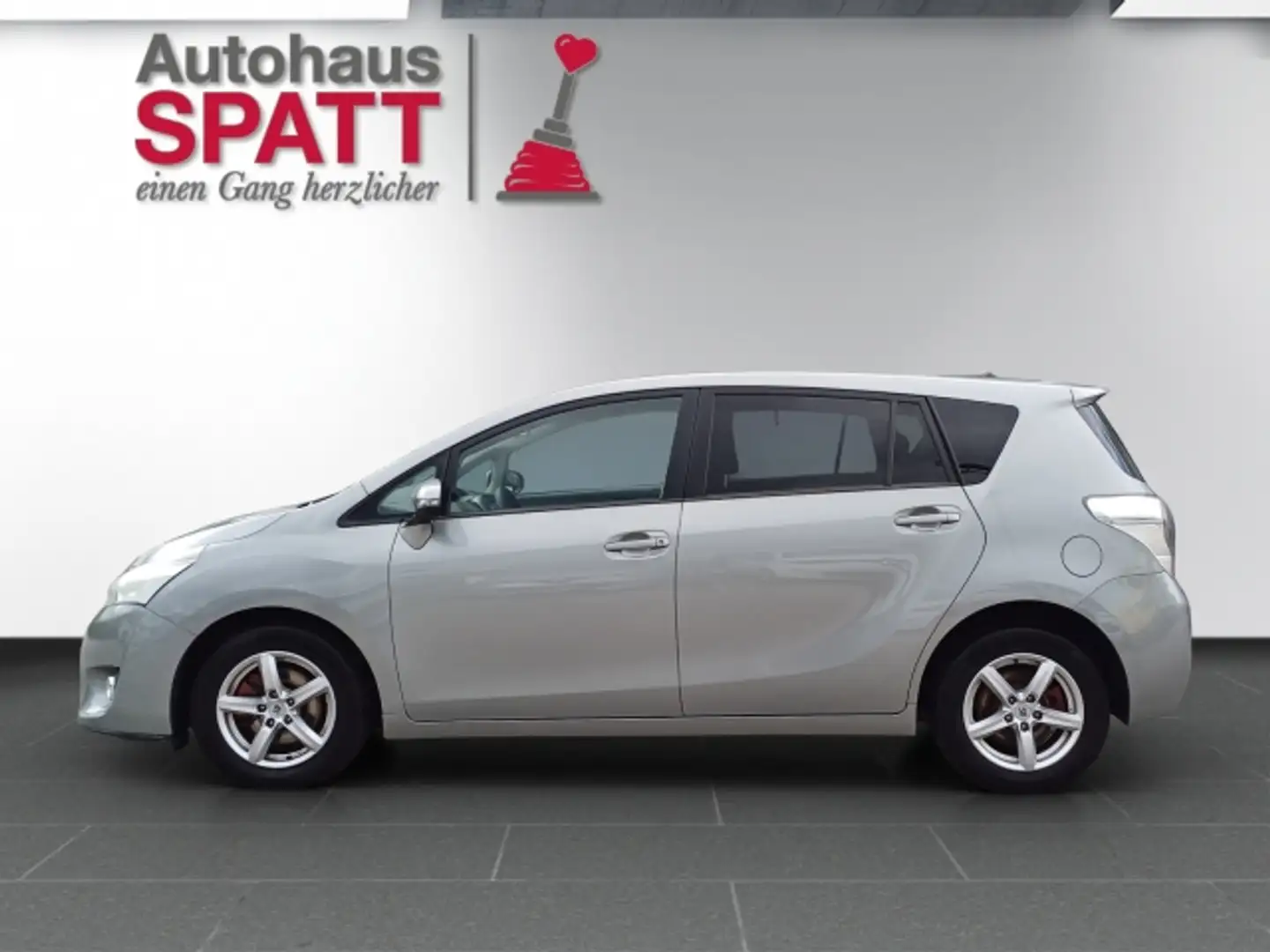 Toyota Verso Verso 2,0 D-4D Activ Grau - 2