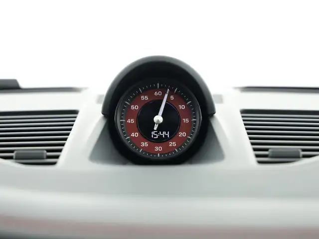Porsche 911 view 9