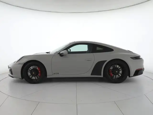 Porsche 911 view 5