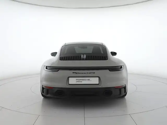 Porsche 911 view 4