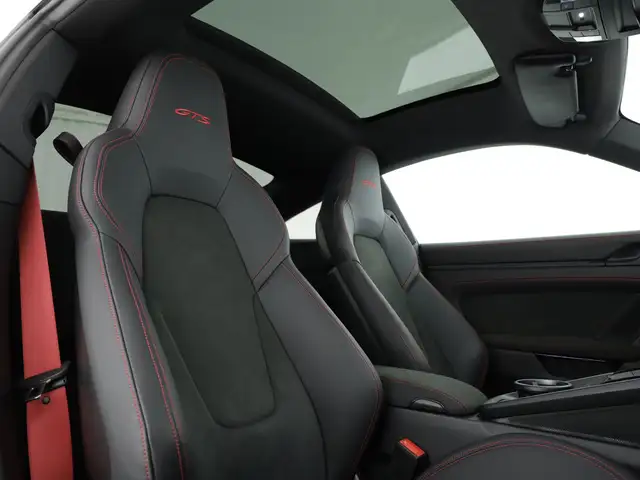 Porsche 911 view 10