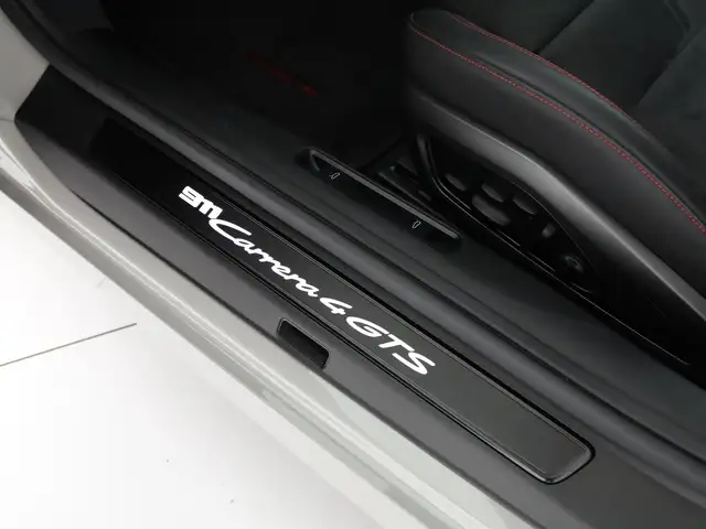 Porsche 911 view 15