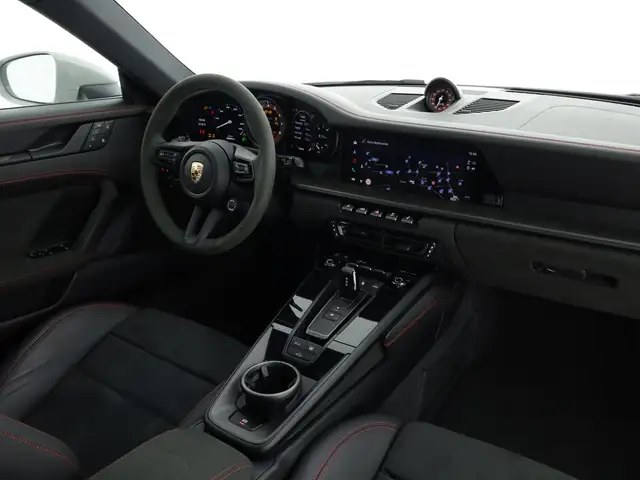 Porsche 911 view 7