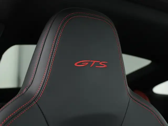 Porsche 911 view 11