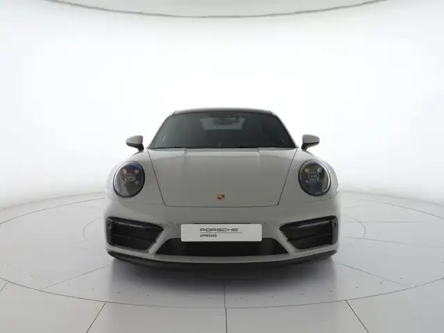 Porsche 911 view 3
