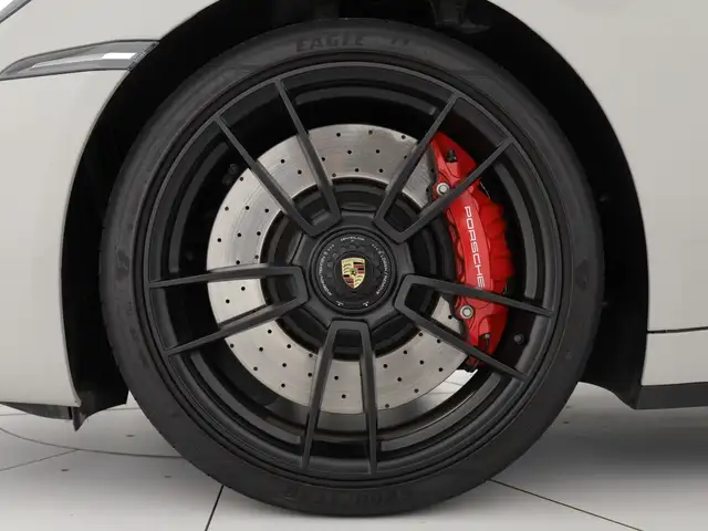 Porsche 911 view 6