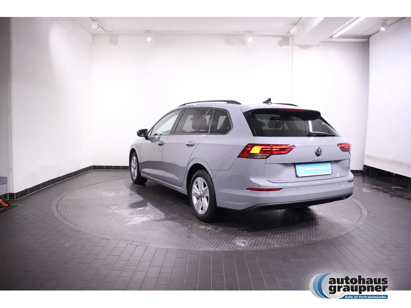 Volkswagen Golf VIII Variant 2.0 TDI Life SHZ NAVI LED Gris - 2