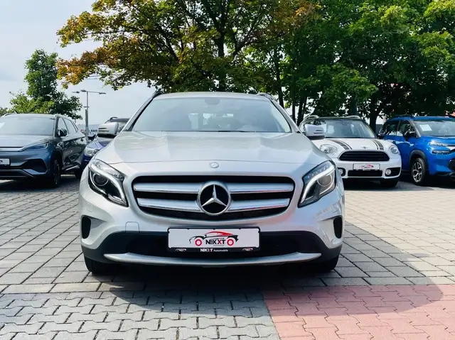 Mercedes-Benz GLA 200 /LED/SHZ/AHK