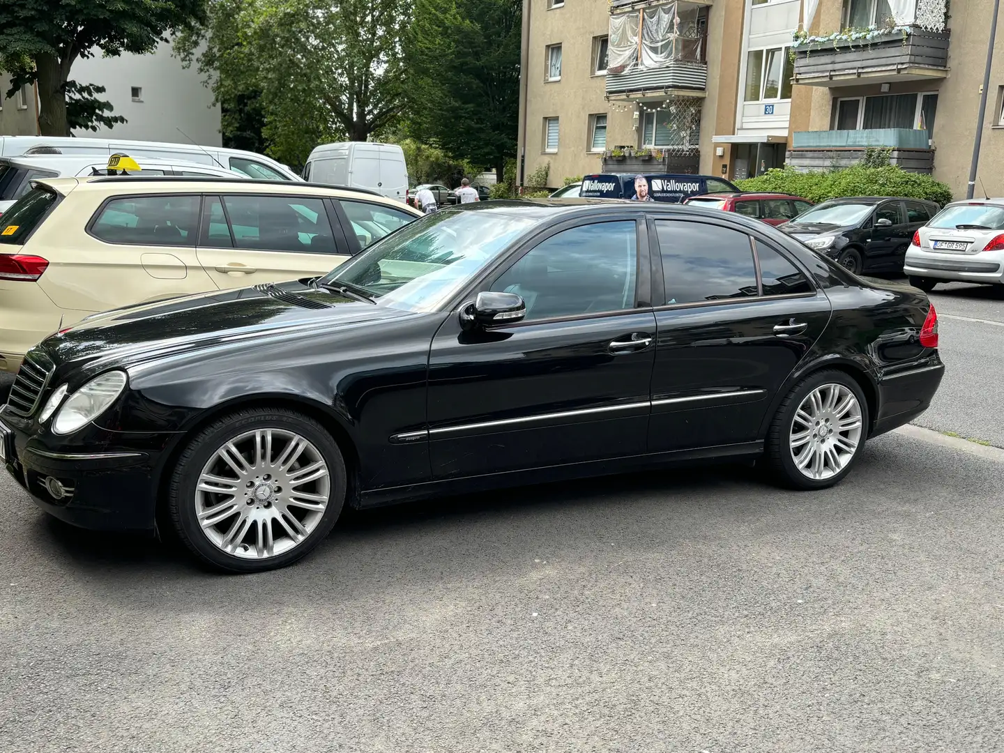 Mercedes-Benz E 300 BLUETEC 7G-TRONIC Avantgarde DPF - 2