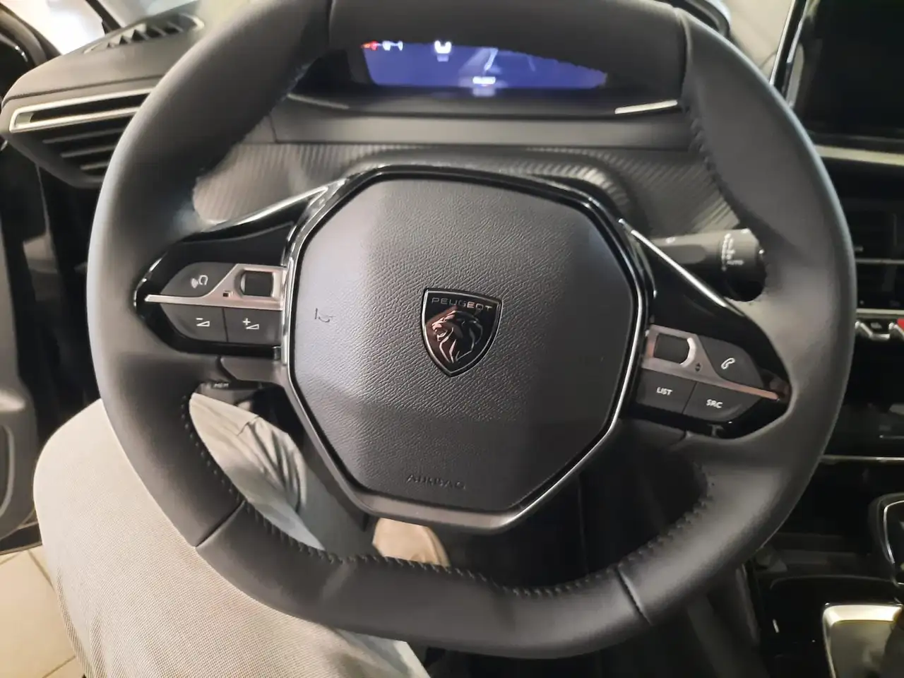 Peugeot 208 1.2 ALLURE PURETECH 100 CV 11