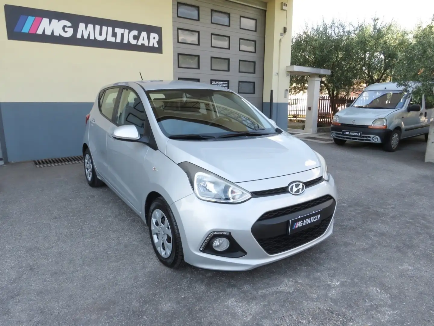 Hyundai i10 1.0 Comfort Gpl. bombola GPL nuovo/bluetooth/usb Argento - 1
