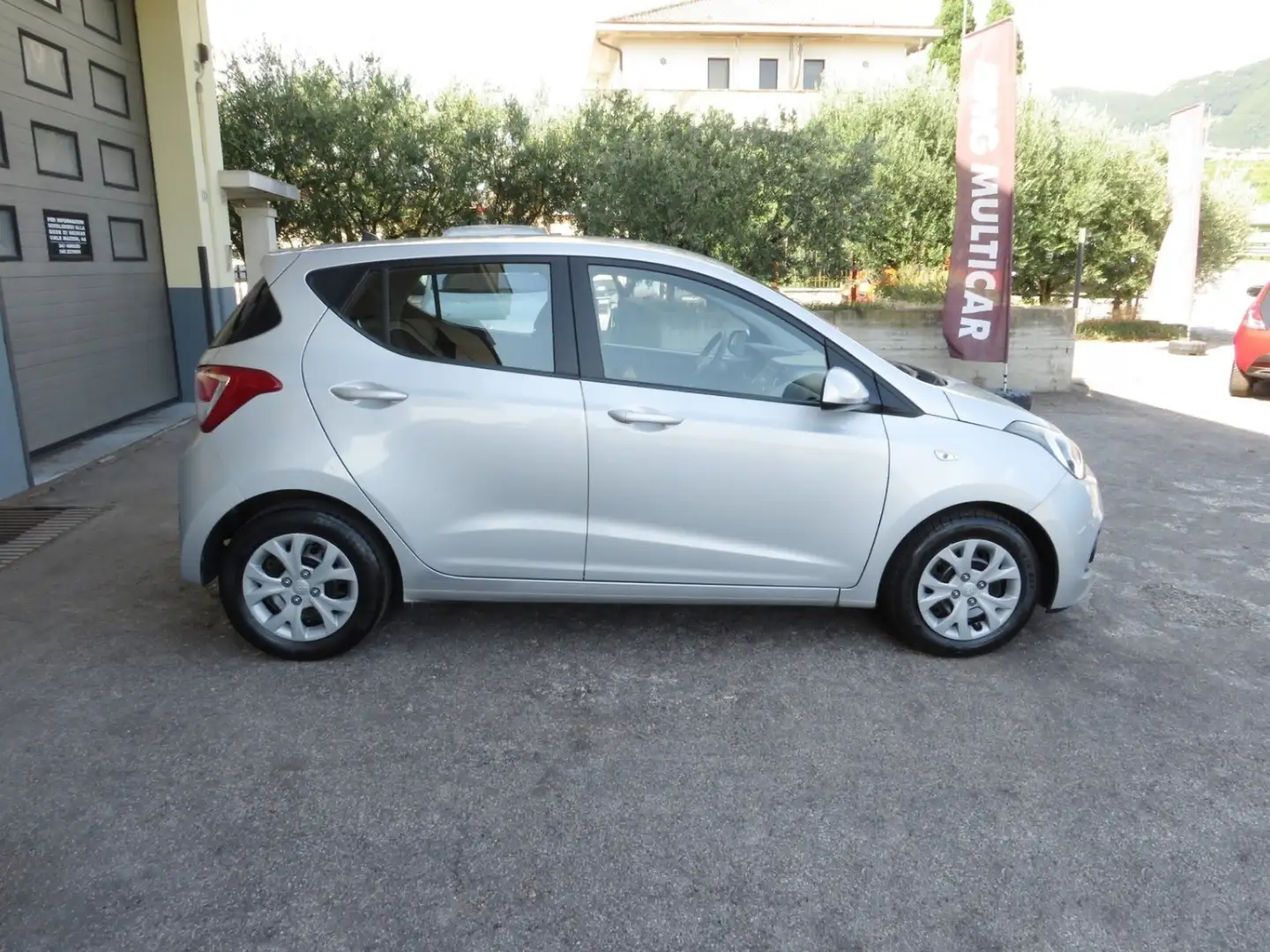 Hyundai i10 1.0 Comfort Gpl. bombola GPL nuovo/bluetooth/usb Argento - 2