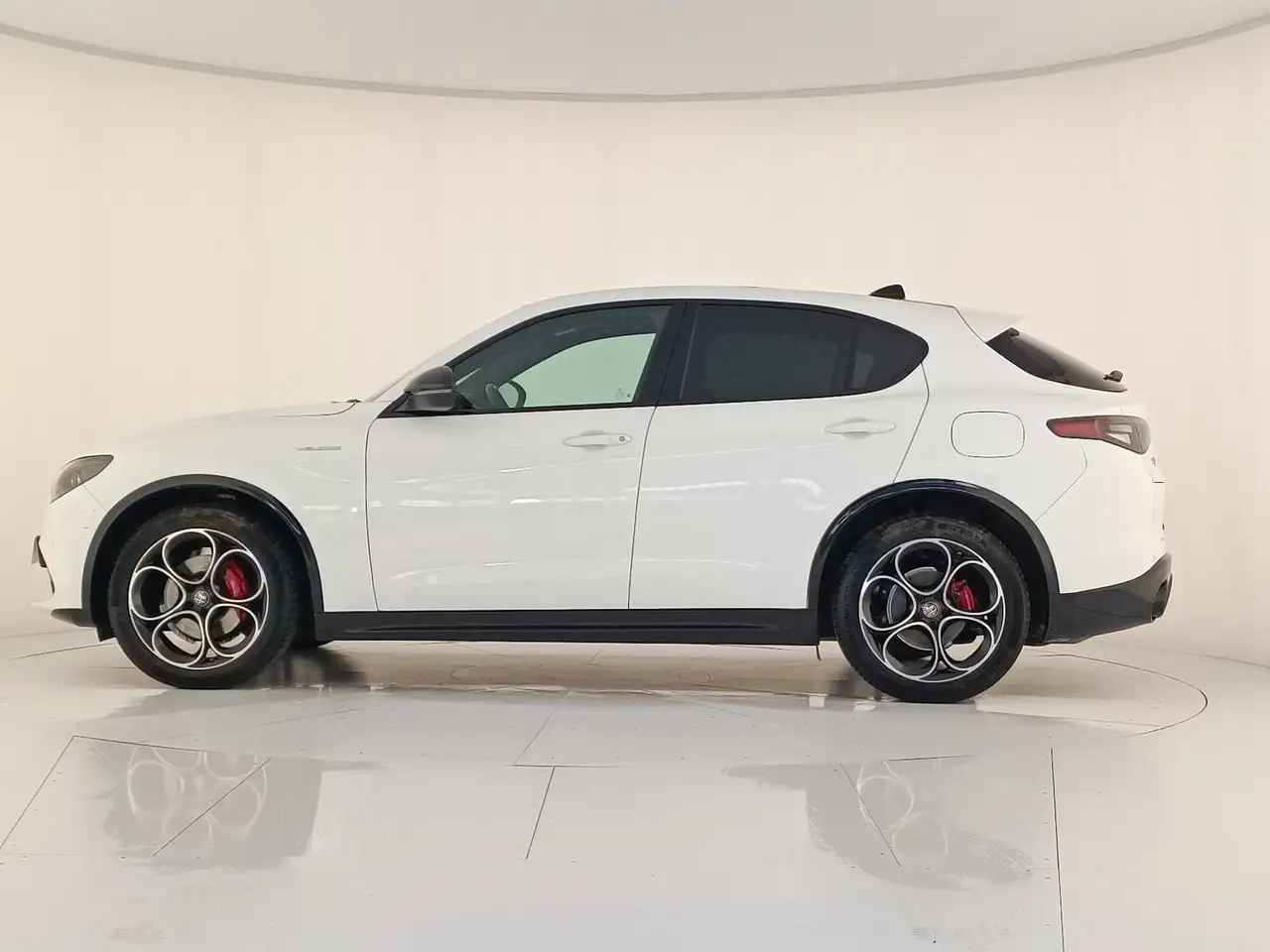 Alfa Romeo Stelvio 2024 — фото 8