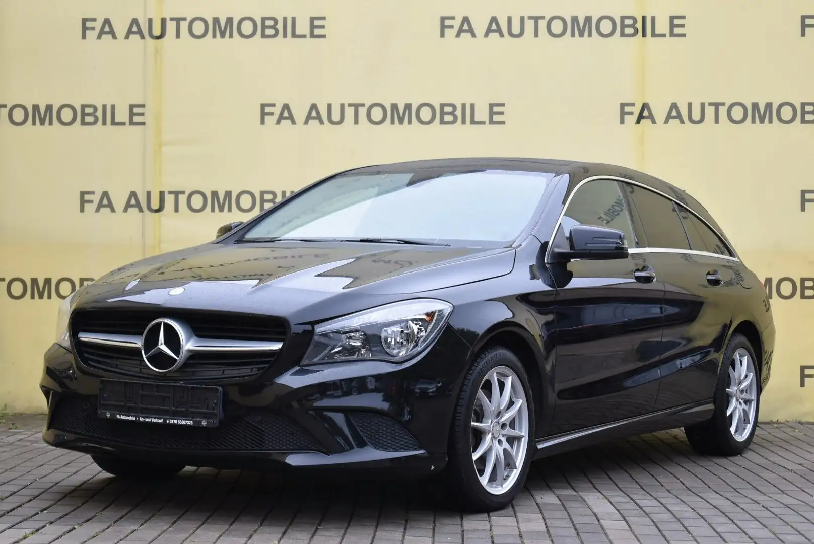 Mercedes-Benz CLA 180 Shooting Brake/NAVI/Leder/PDC/SHZ/ALU/ Schwarz - 1