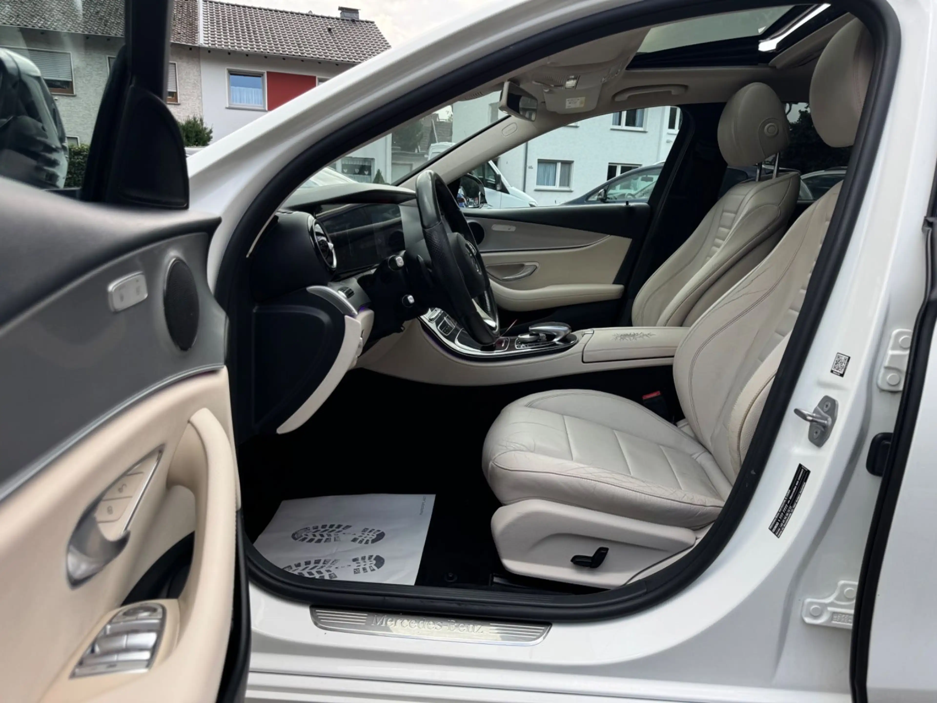 Mercedes-Benz E 220 d Limousine AMG Line*Schiebedach*Widescree — photo 15