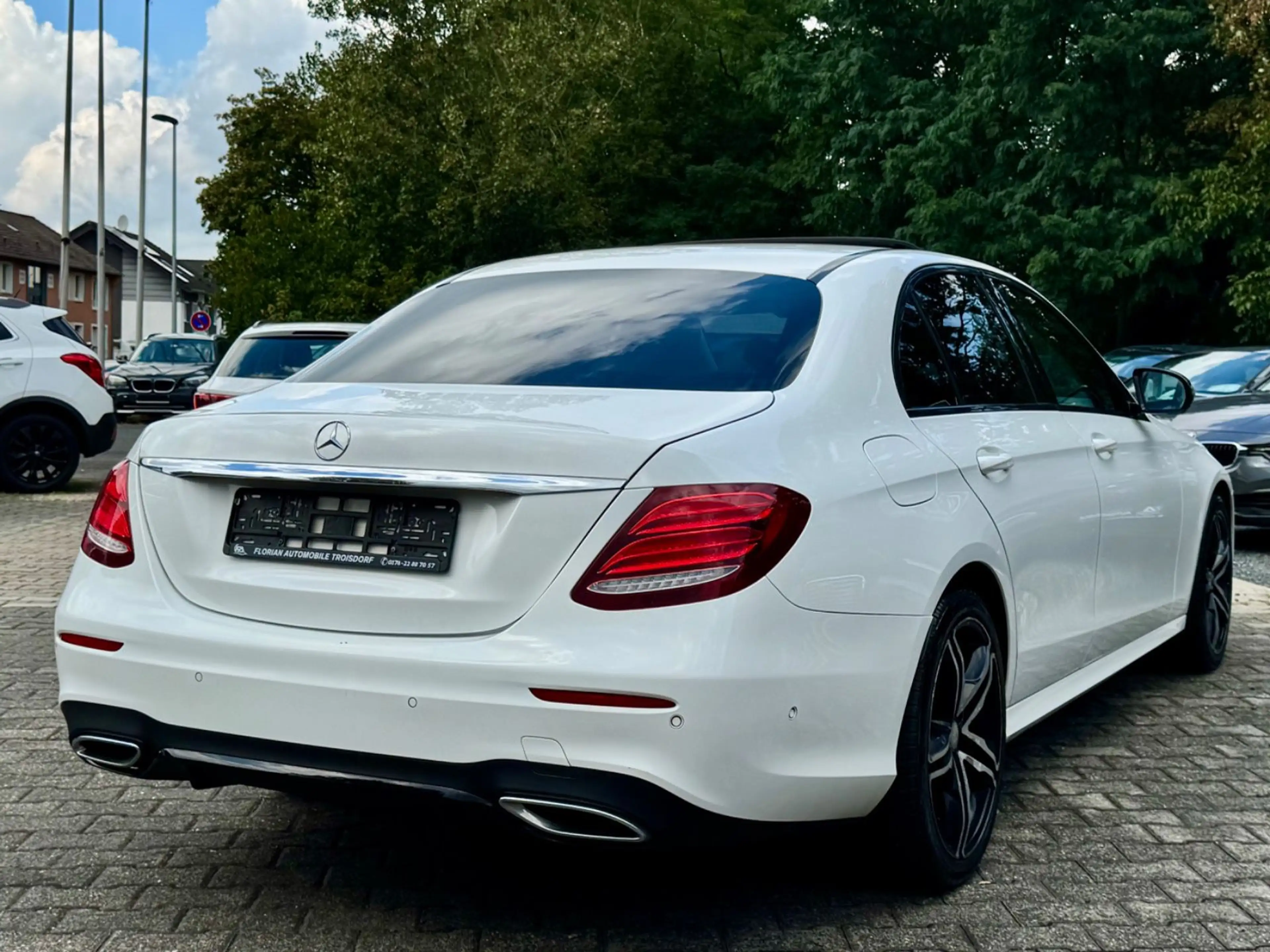 Mercedes-Benz E 220 d Limousine AMG Line*Schiebedach*Widescree — photo 11
