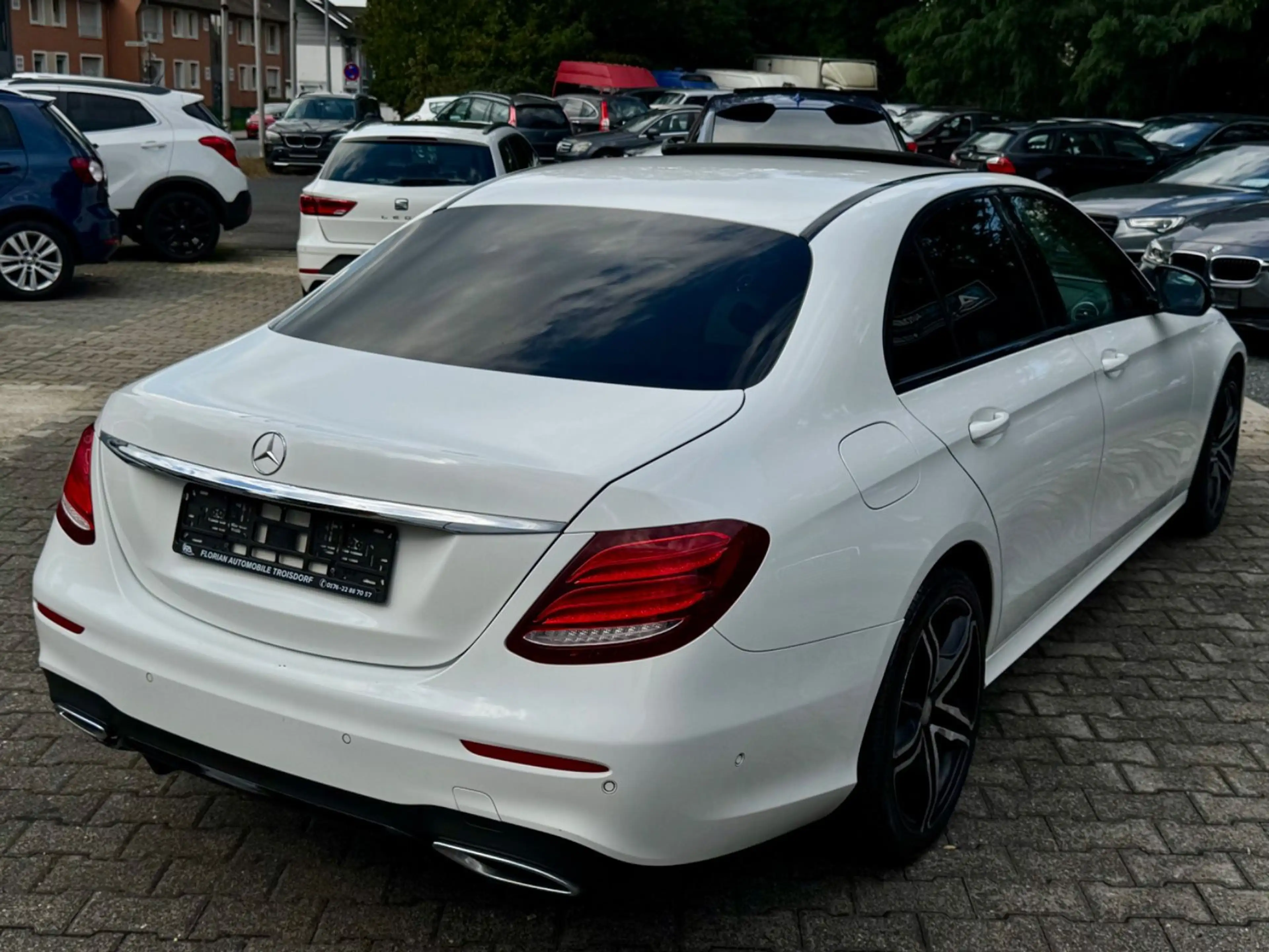 Mercedes-Benz E 220 d Limousine AMG Line*Schiebedach*Widescree — photo 10