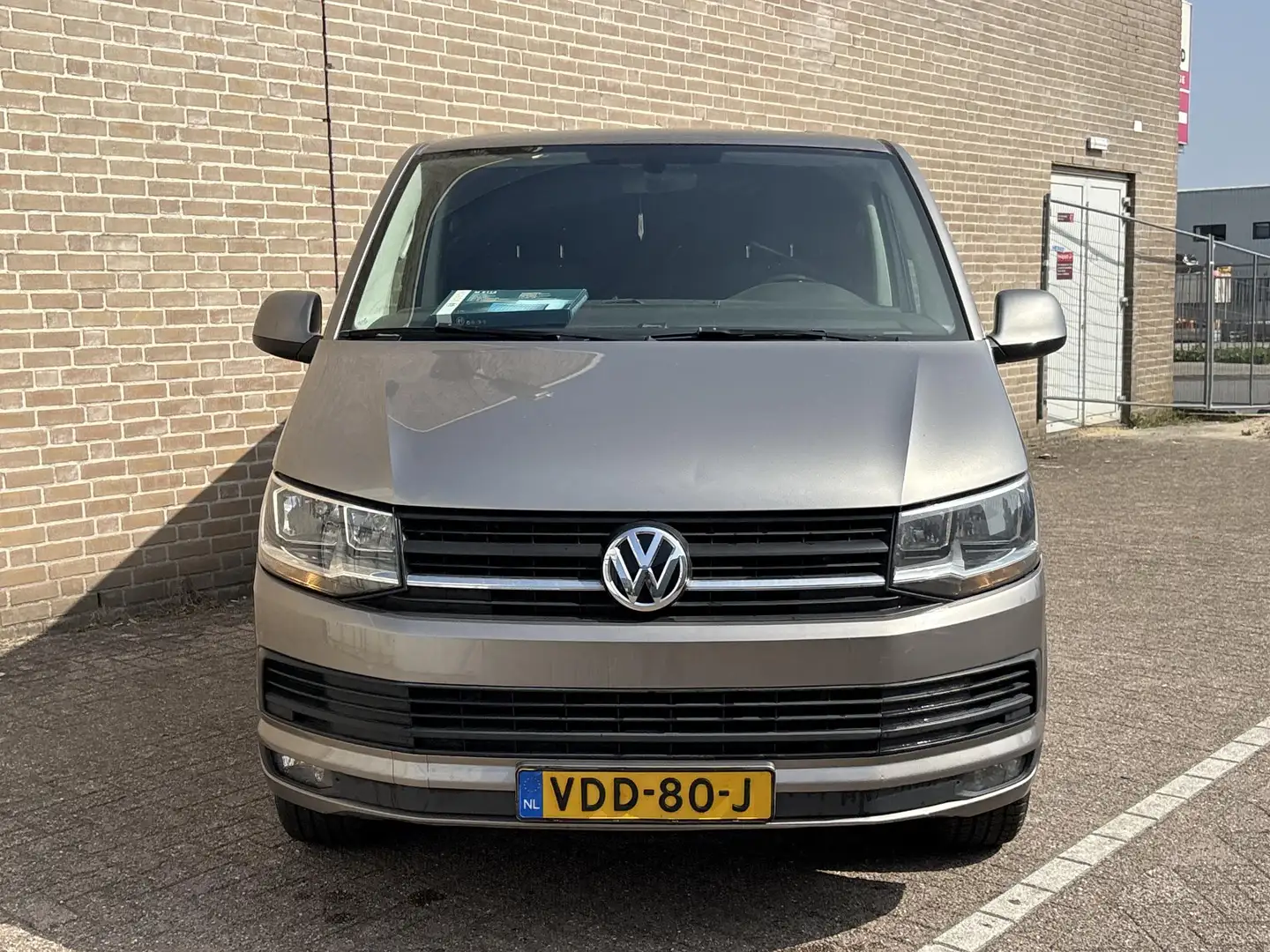 Volkswagen T6 Transporter 2.0 TDI L2H1 DC Highline € 11.850 NETTO | NAVI | A Beige - 2